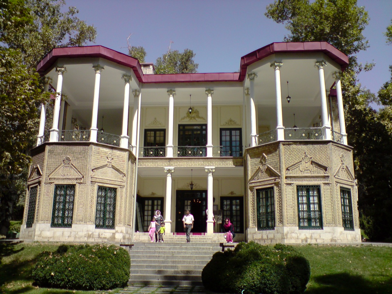 مجموعه موزه های کاخ نیاوران از دیدنی های شهر تهران 