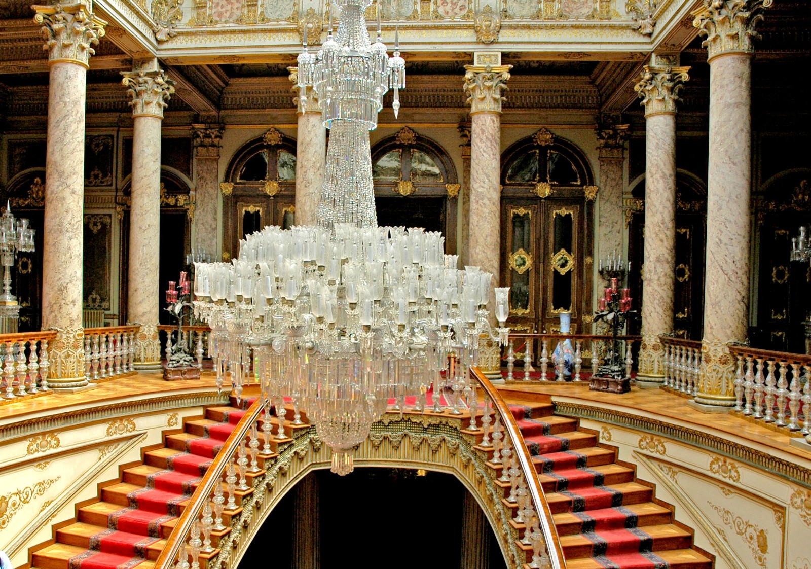 کاخ دلمه ‌باغچه (Dolmabahçe Palace)