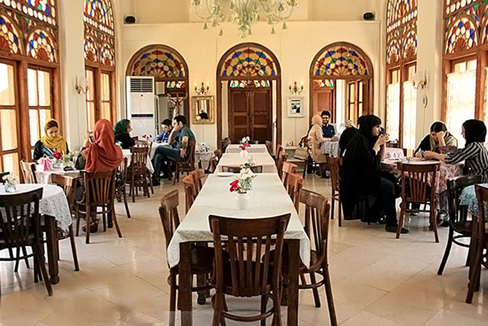 کافه گردی برای جوانان در تهران