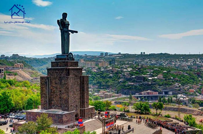 مهمترین جاذبه های گردشگری ایروان - بنای یاد بود مام ارمنستان