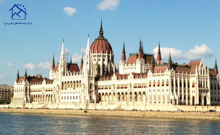 مهمترین جاذبه های گردشگری بوداپست - ساختمان پارلمان و جواهرات سلطنتی